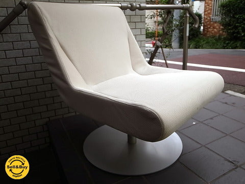 イタリア Cassina ixc カッシーナ ブーメラン スウィベルチェア メッシュ～大きなスペースを必要としない、ゆったりくつろげるチェア～【買取と販売とレンタルのお店】