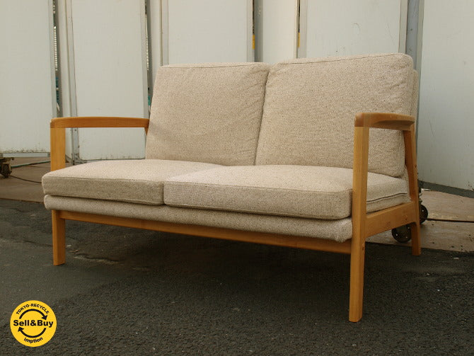 モモナチュラル MOMO natural モス MOSS ウッドフレーム × カバーリング 2シーター ソファ ～ 柔らかなアームデザインとスッキリしたフォルム【 買取と販売とレンタルのお店 】