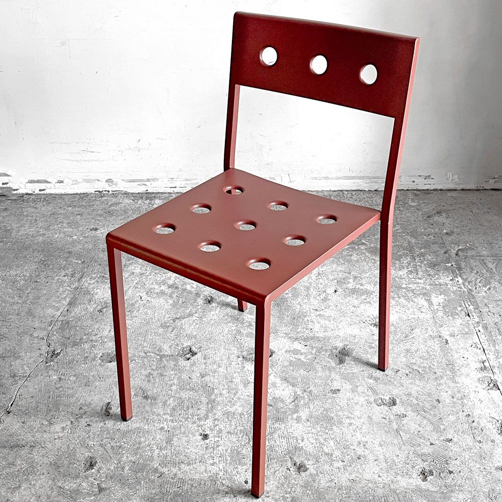 【自由が丘店】ヘイ HAY バルコニーチェア BALCONY CHAIR 屋外用 ダイニングチェア アームレス スタッキング スチール アイアンレッド 北欧デンマーク 定価￥44,000- 買取させていただきました。