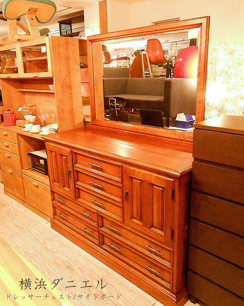 洋家具発祥の地、横浜・元町から生まれるトラッドな家具～横浜ダニエル　ドレッサーチェスト/サイドボード　【買取＆販売＆レンタル】