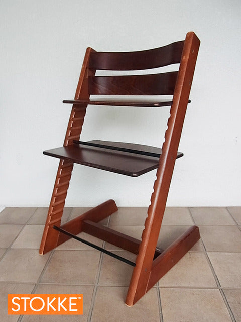 落ち着いた色合いがお部屋によく馴染む、人気のブラウンカラー入荷しました！ストッケ STOKKE トリップトラップ 旧型 ブラウン ノルウェー【買取と販売とレンタルのお店】