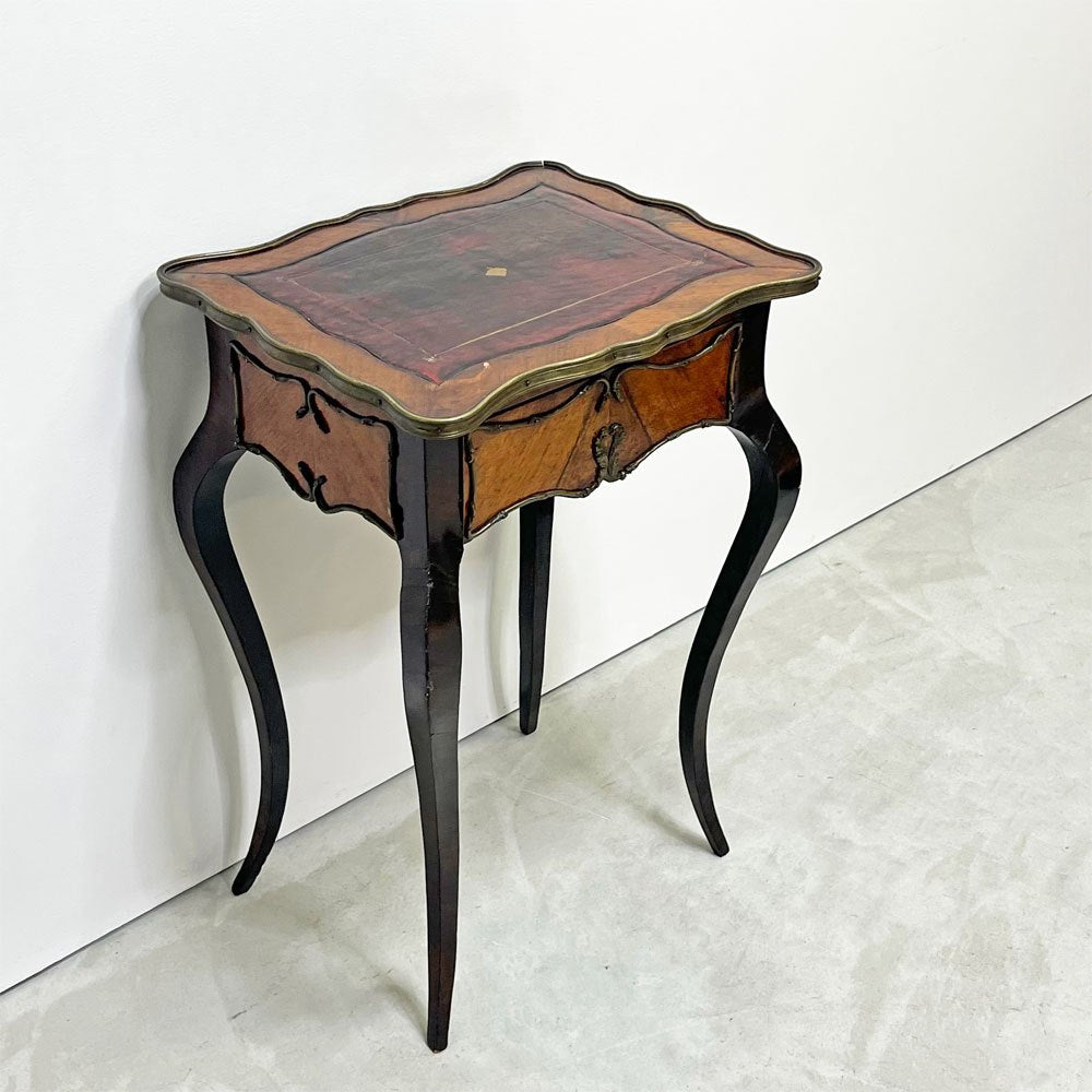 【祖師ヶ谷大蔵店】UKアンティーク Antique 猫脚 サイドテーブル 1ドロワー  ウォールナット レザー張り天板 1880年代 クラシカル 英国家具 買取させていただきました。