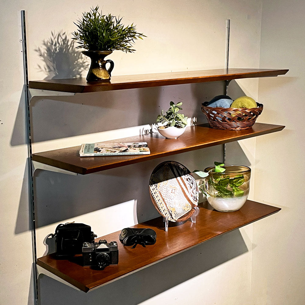 【祖師ヶ谷大蔵店】パシフィックファニチャーサービス P.F.S. 3段 ウォールシェルフ 段階調節可能 オーク材 ナラ 特注壁付け棚 W121cm 買取させていただきました。