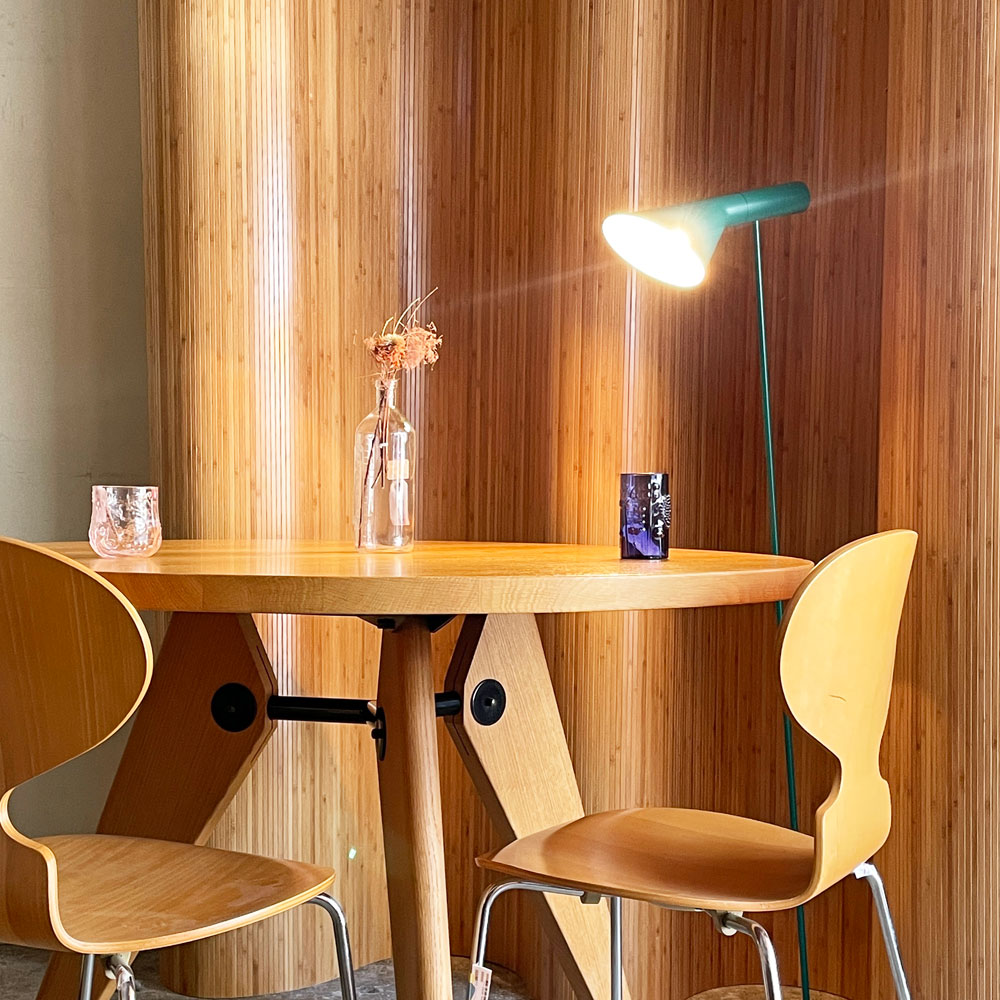 ヴィトラ vitra ゲリドン Gueridon ダイニングテーブル ラウンド ナチュラルオーク 無垢材 Φ105cm ジャン・プルーヴェ ～パリの学生食堂から生まれた名作～