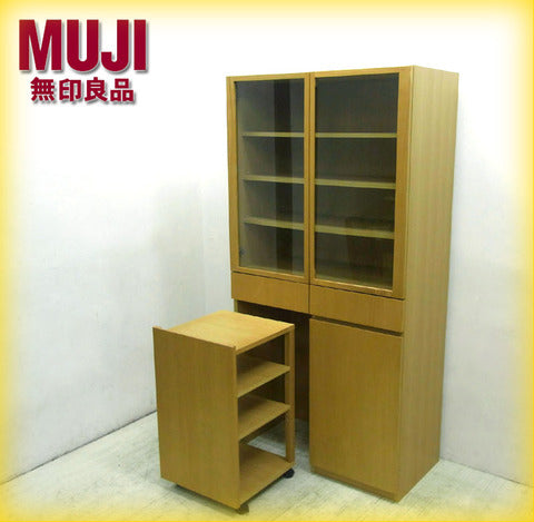 見せる・隠すを両立する抜群の収納力と機能性を誇る MUJI （ 無印良品 ）  『 カップボード （ ワゴン付きキッチンボード  ） 』 タモ材／ナチュラル 入荷！ 【買取＆販売＆レンタル】