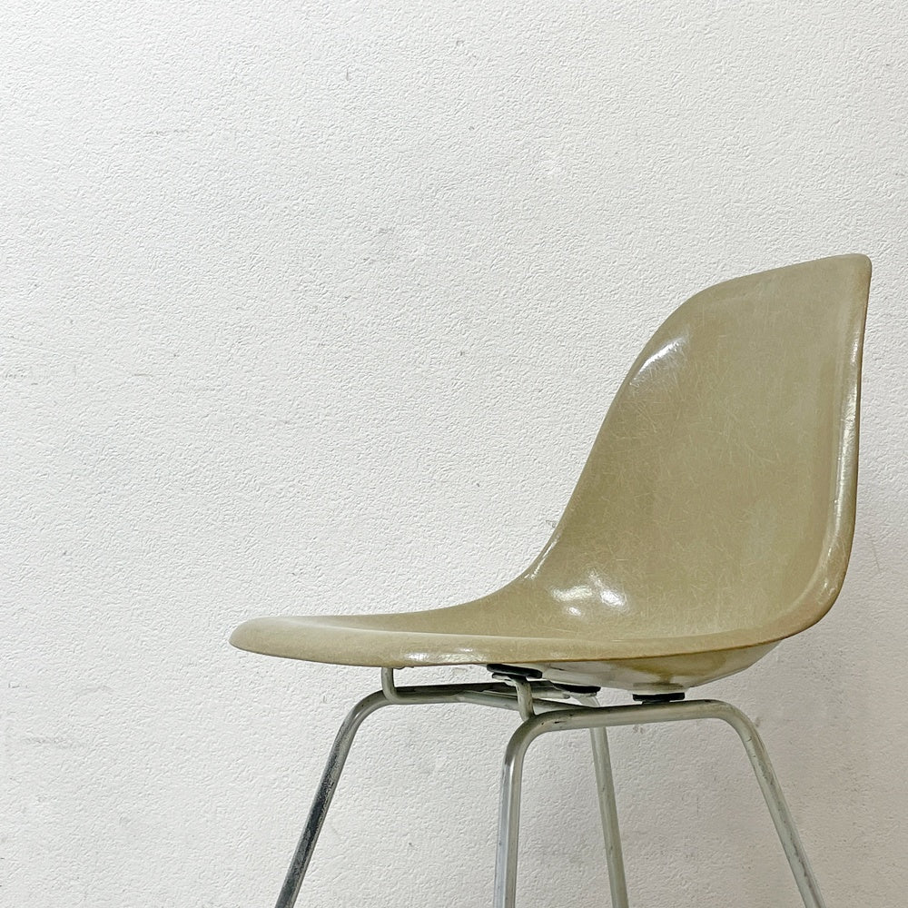 【祖師ヶ谷大蔵店】ハーマンミラー Herman Miller ビンテージ サイドシェルチェア ダイニングチェア 2nd FRP グレージュ Hベース イームズ ミッドセンチュリー 買取させていただきました。