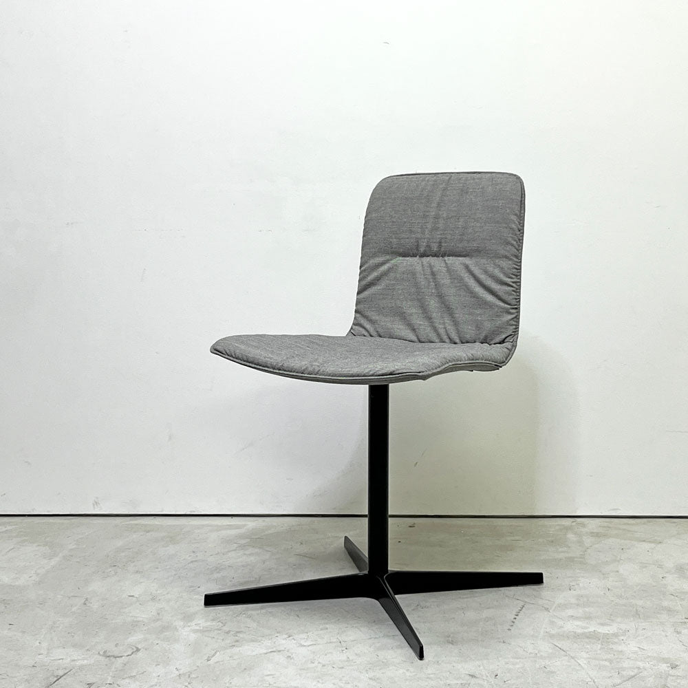 【祖師ヶ谷大蔵店】ヴィッカルベ Viccarbe クリップ KLIP チェア ファブリック フラット スウィベルベース 回転式 ヴィクター・カラスコ スペイン インテリアズ取り扱い 買取させていただきました。