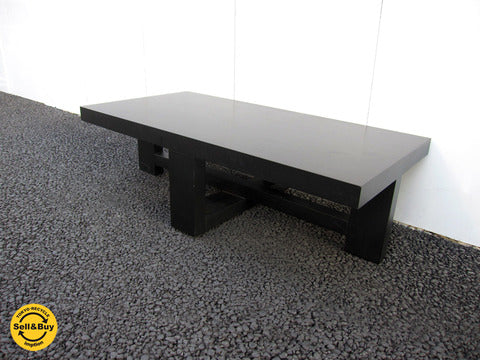 空間をアーバンな印象へと導く洗練されたインテリアアイテム！ 