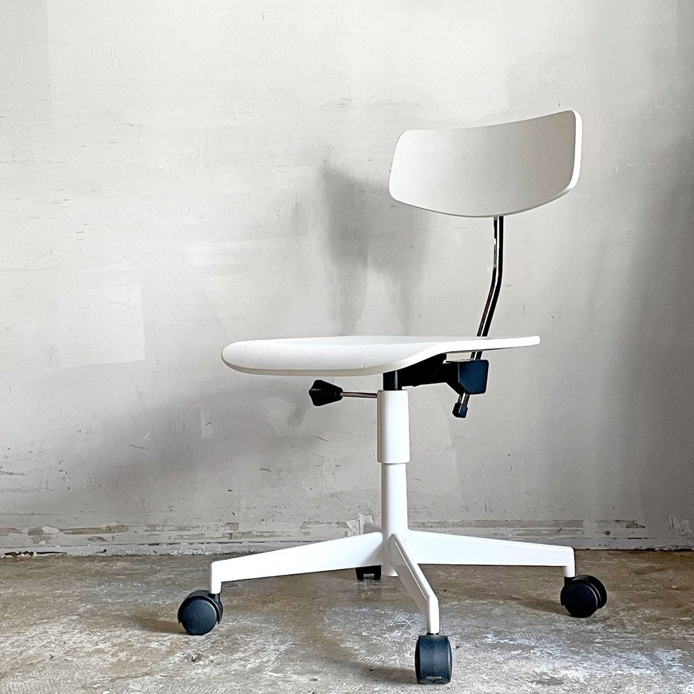 【自由が丘店】ラボファ Labofa デスクチェア オフィスチェア プライウッド ホワイト ダブルホイール 高さ調整可 デンマーク製 北欧家具 買取させていただきました。