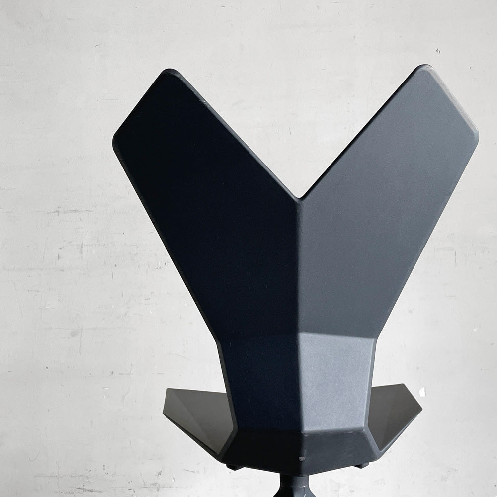 トムディクソン Tom Dixon Yチェア ダイニングチェア ブラック 回転式 アルミニウムベース ブラックパウダー塗装 モダンデザイン 希少 ～ Tom Dixonがかたちにした、新しいY Chair