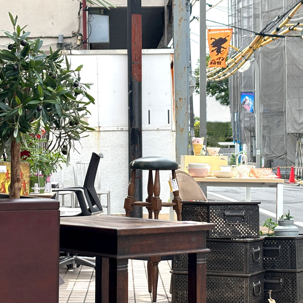 特集：お店の外に物語あり。名もなき『 外家具 』を愛するブログ