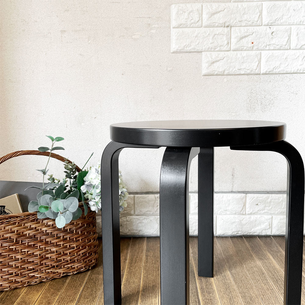 アルテック artek スツール Stool E60 4本脚 バーチ材 ブラックラッカー アルヴァ・アアルト フィンランド 北欧家具 定価￥57,200- ～近代建築の巨匠アルヴァ・アアルトによる傑作～