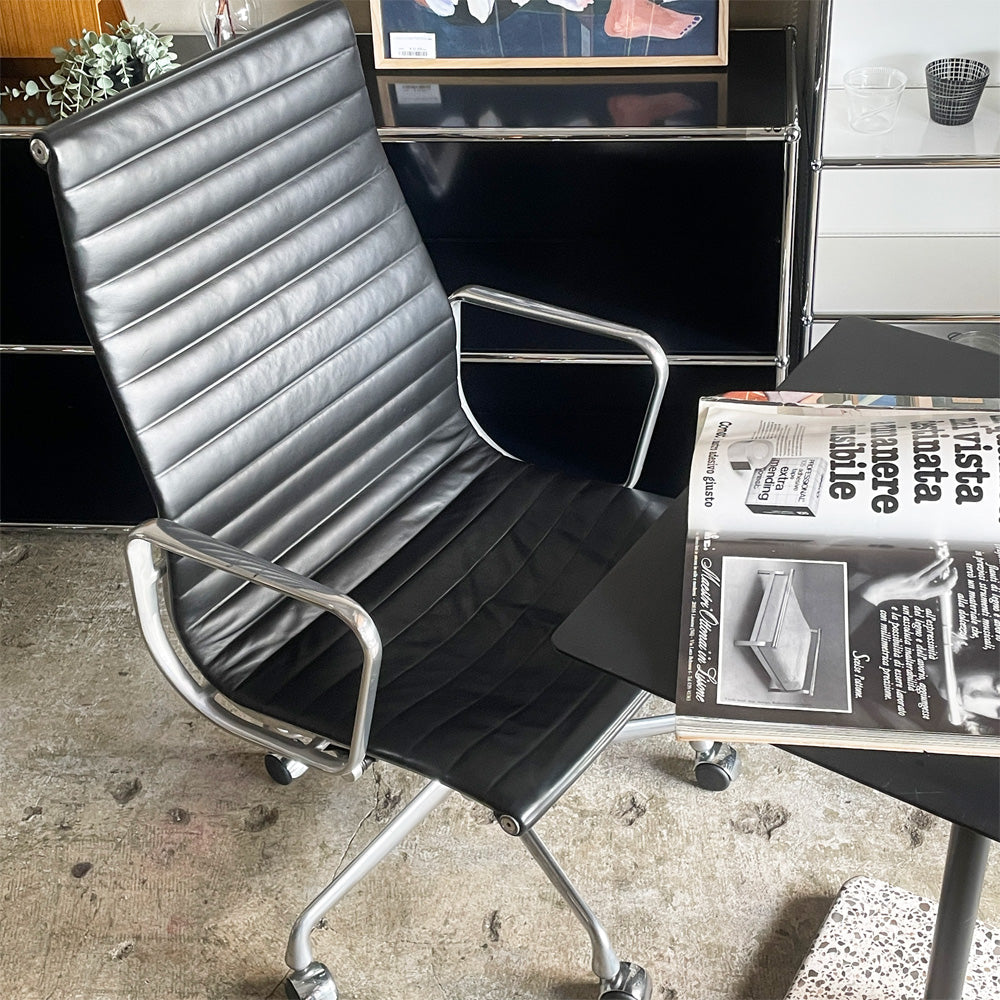 ハーマンミラー Herman Miller アルミナムグループ エグゼクティブチェア ハイバック レザーシート 本革 ブラック 5本脚 C&Rイームズ ミッドセンチュリー ～名作は、働く時間まで美しくする。