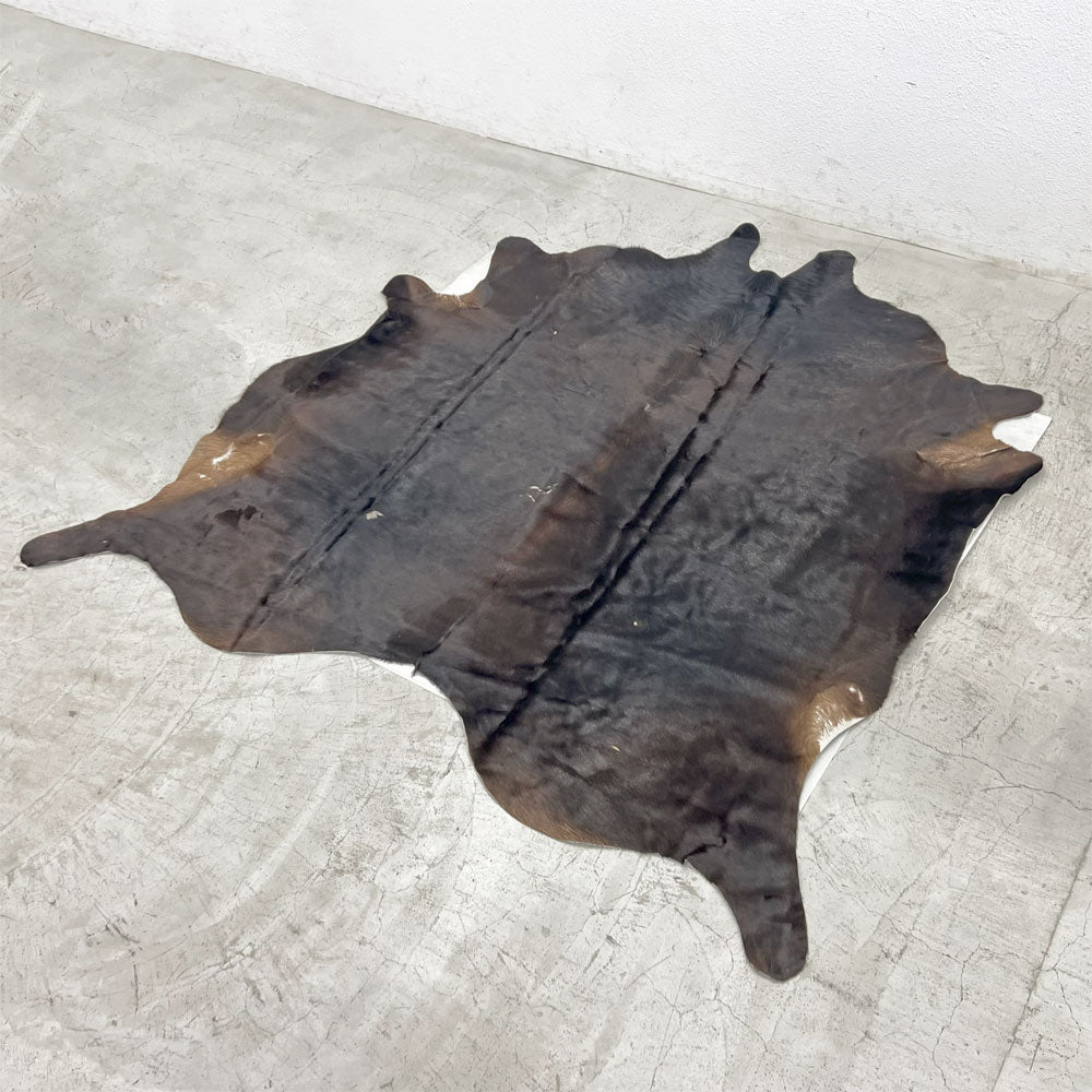 【登戸BASE店】大判 カウラグ 牛革 カーペット ラグマット 毛皮 ハラコ 敷物 ダークブラウン 買取させていただきました。