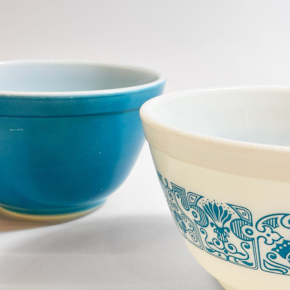 【下北沢店】オールドパイレックス OLD PYREX ターコイズブルー ミキシングボウル Sサイズ Φ14.5cm 耐熱ミルクガラス USビンテージ 2個 買取させていただきました。