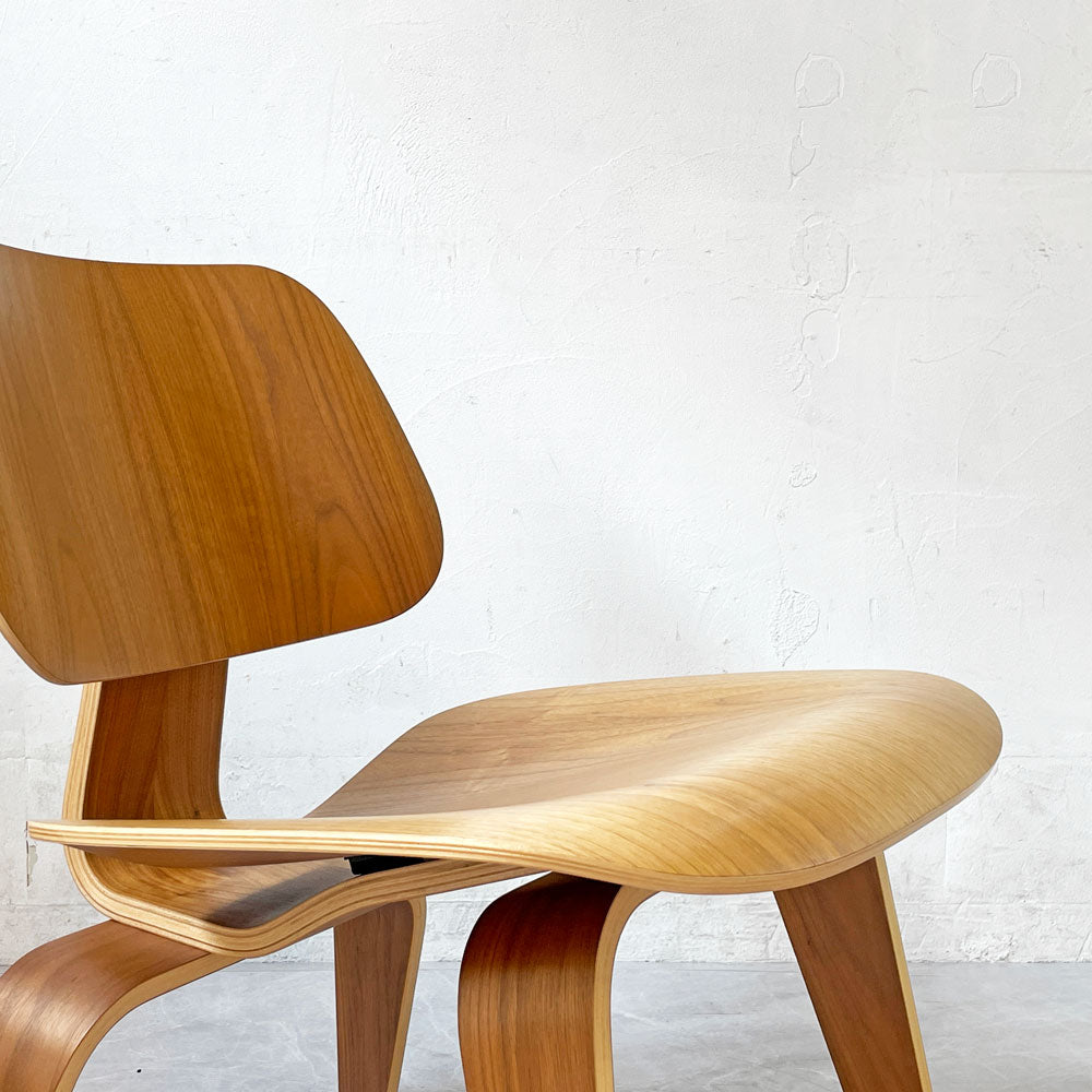 【下北沢店】ハーマンミラー Herman Miller プライウッドラウンジチェア LCW ウッドレッグ ウォールナット C&R イームズ ミッドセンチュリー モダン 美品  買取させていただきました。