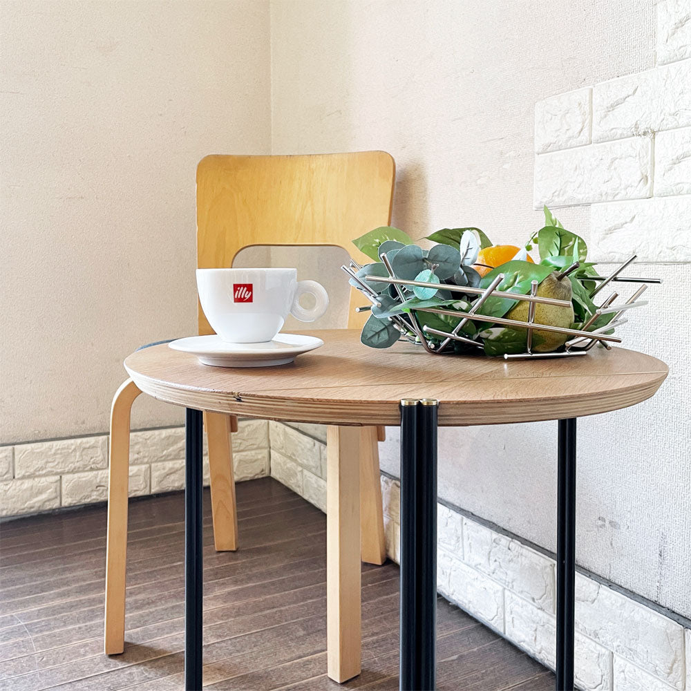 スクエアルーツ SQUARE ROOTS クアトロ QUATTRO エンドテーブル サイドテーブル Φ50cm ロウオーク RAW OAK スチールレッグ 定価￥60,500- ～天板に嵌め込まれたラインに感じる造形への拘り～