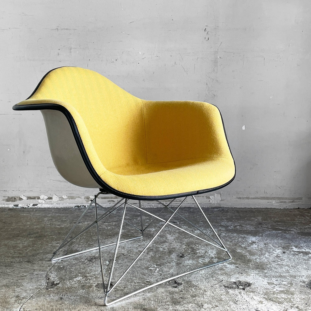 【自由が丘店】ハーマンミラー Herman Miller アームシェルチェア セカンド 2nd アプホルスター ファブリック イエロー キャッツクレイドル MFS製 C&R イームズ 買取させていただきました。