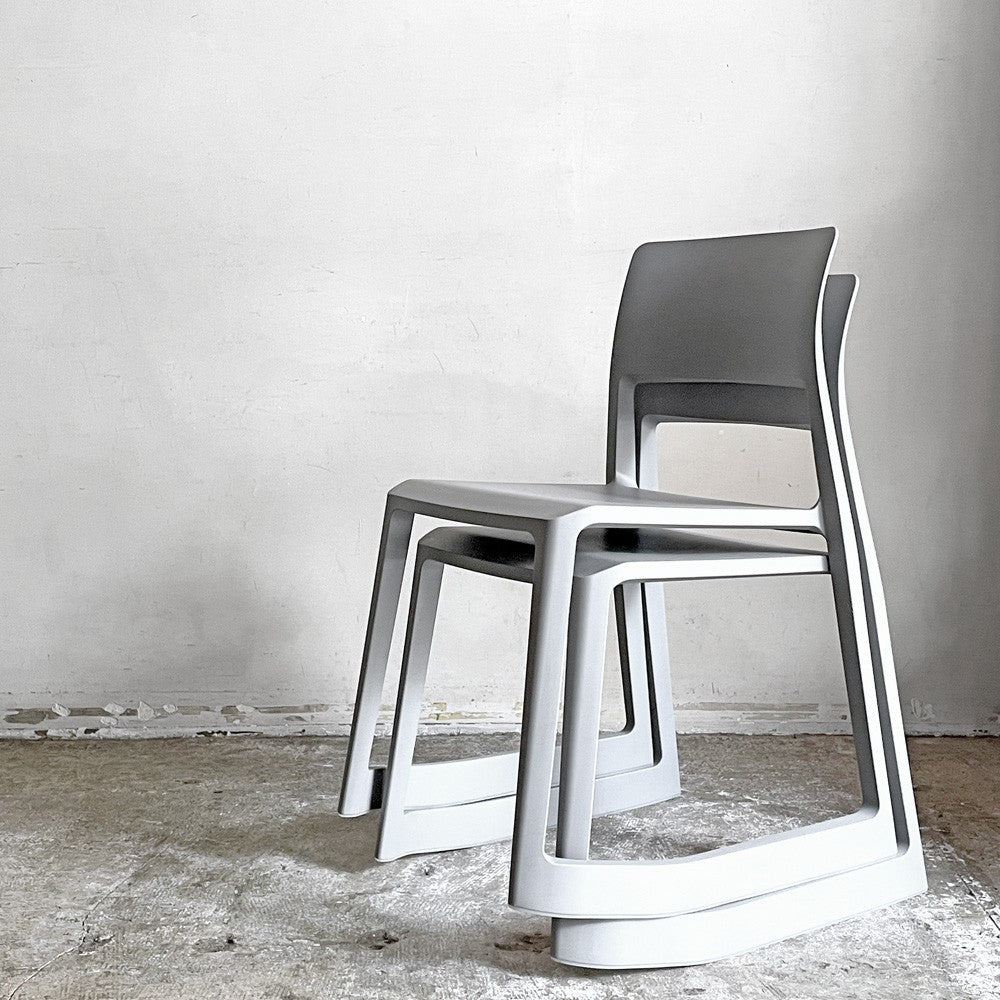 【自由が丘店】ヴィトラ Vitra ティプトン Tipton チェア スタッキングチェア チルト機能 ロッキングチェア バサルト 2脚 買取させていただきました。
