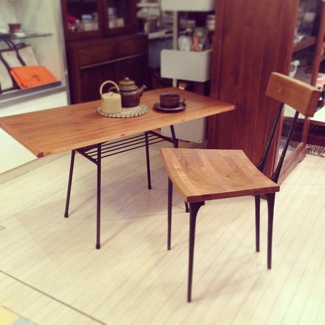 ソファでの食事などに最適★デンマークのチーク材のトップを使った鉄脚リメイクテーブル★【買取＆販売＆レンタル】