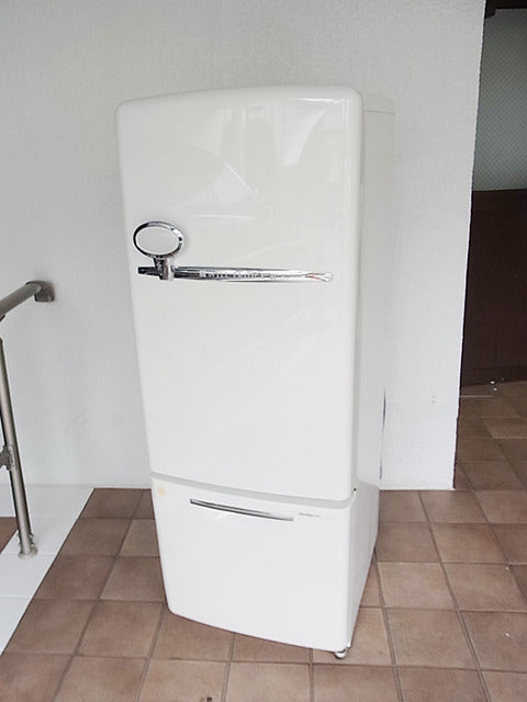 楕円形のかわいい取っ手がチャーミング☆　ナショナル National ウィル WiLL FRIDGE mini white 2005【買取と販売とレンタルのお店】