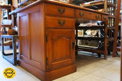 横浜ダニエル アーリーアメリカン 片袖デスク ～日本有数の職人によって造られる最高級の逸品【買取と販売とレンタルのお店】