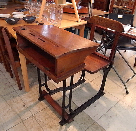 子供達の笑顔と共に時を過ごした英国家具～イギリスアンティーク　アイアンｘオーク材　スクールデスク