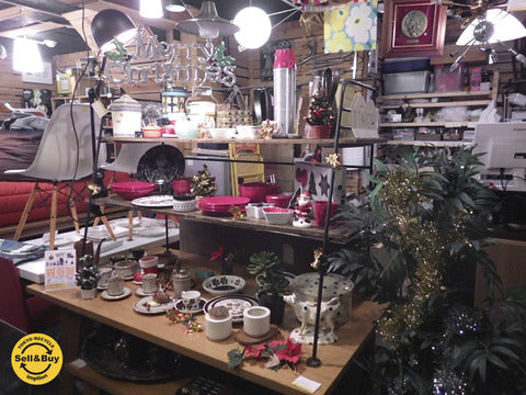 学芸大学店店内紹介です♪ 師走の忙しい時期だとは思いますが、贈り物に拘りたい方はぜひ足をお運びください♪ 【買取と販売とレンタルのお店】