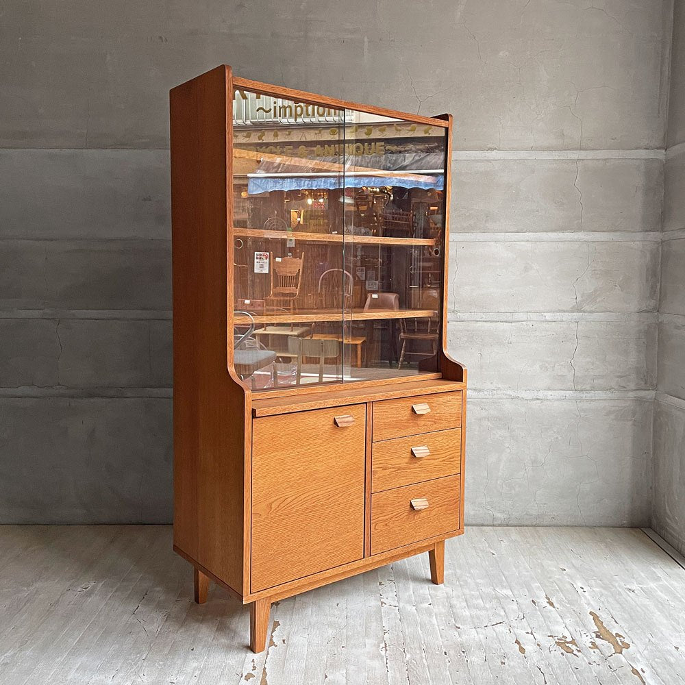 【学芸大学店】ウニコ unico クルト KURT カップボード 食器棚 ガラスキャビネット オーク材 スライド天板 北欧ビンテージスタイル 廃番 ♪ 買取させていただきました。