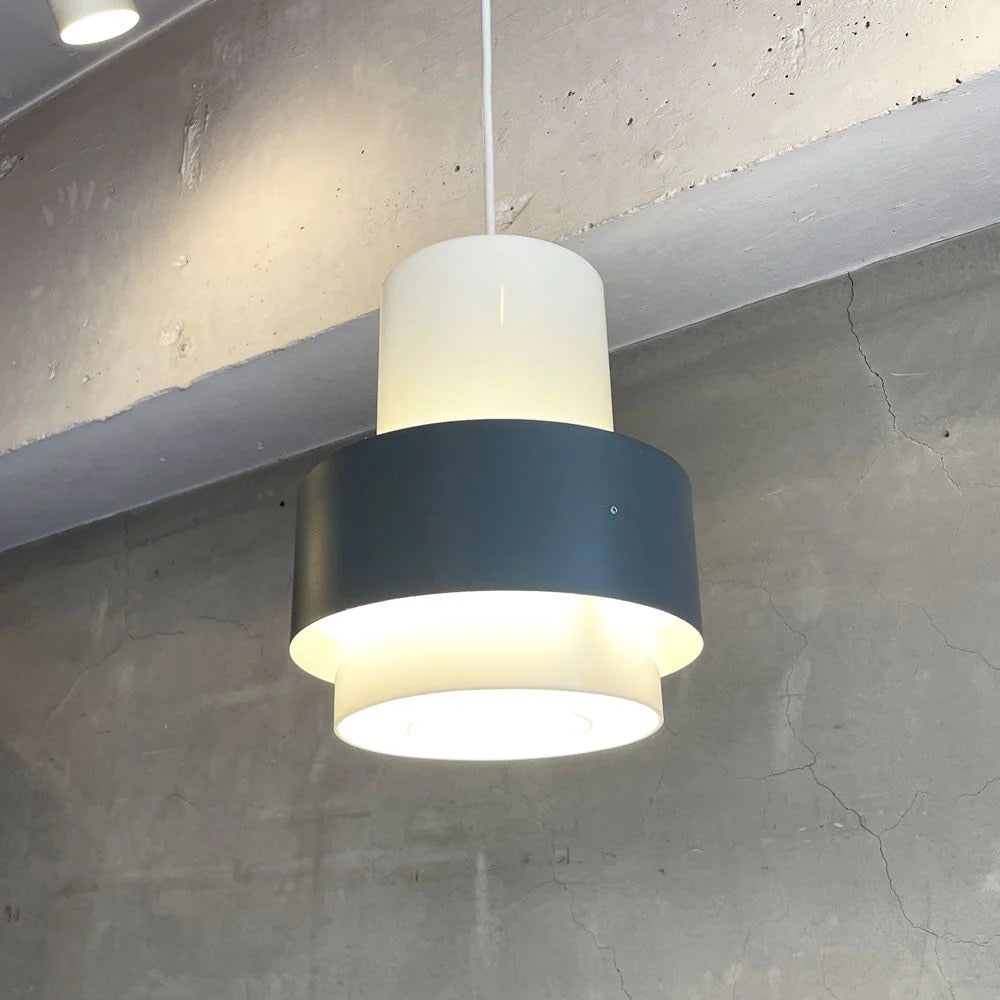 【学芸大学店】ルイスポールセン Louis Poulsen ペンダントライト No.16541 アクリル×スチール Mogens Voltelen デンマーク 北欧家具 買取させていただきました。