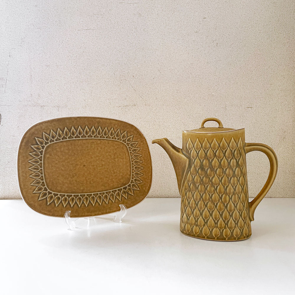 【経堂店】イェンス・クイストゴー Jens.H.Quistgaard JHQ レリーフ Relief コーヒーポット ＆ オーバルプレート デンマークビンテージ 北欧食器 計2点 買取させていただきました。