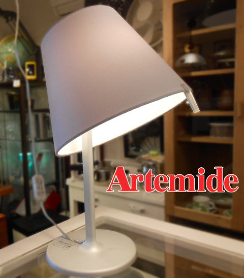 やわらかな燈～Artemide(アルテミデ)社 MELAMPO TAVOLO テーブルスタンド　ライト【買取＆販売＆レンタル】