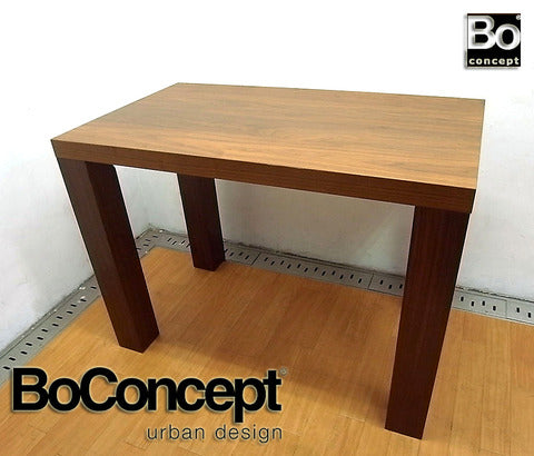 ～伝統と革新的アーバンダニッシュデザインを確立した小粋な装い～ Bo Concept （ ボーコンセプト ）  ナチュラルモダンな Occa ウォルナット 『 テーブル 1025』 【買取＆販売＆レンタル】