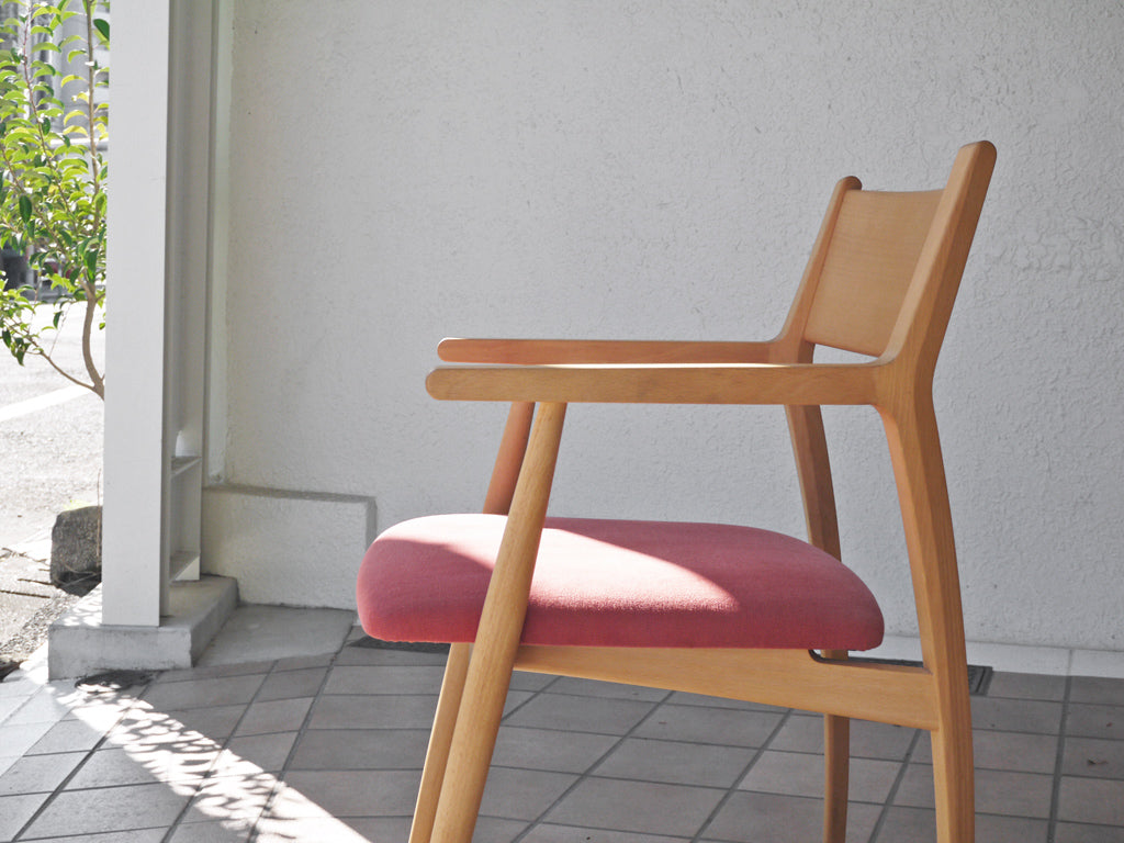 インテリアナス interior nasu エスト EST アームチェア ダイニングチェア ビーチ材 ピンク 村澤 一晃 デザイン 絶版品 ～ 拠りどころとなる椅子 ～