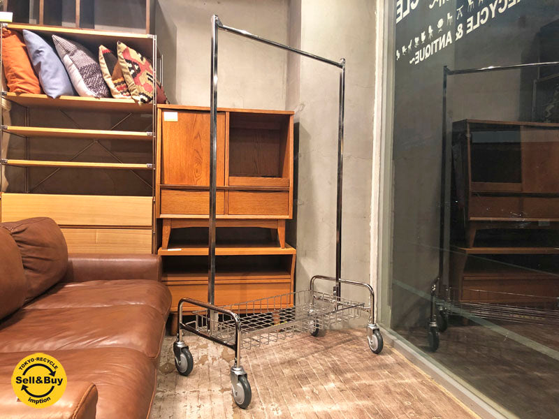 パシフィックファニチャーサービス PACIFIC FURNITURE SERVICE ガーメントラック 36 バスケットシェルフ付 ランドリーカート US 業務用ハンガーラック P.F.S 　中古品 買い取りしました。学芸大学店 出張買取もお任せ下さい。