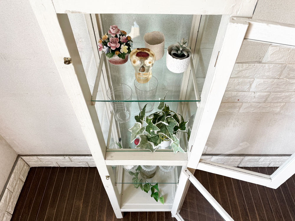 ジャパンビンテージ Japan Vintage ホワイトペイント スリムガラスショーケース キャビネット H130cm 4面ガラス シャビーシック 古家具 店舗什器 ～見ると使う～