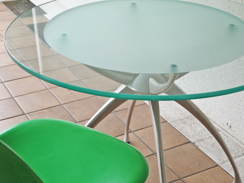 アダル ADAL リンク LINK テーブル ガラストップ アルミダイキャストレッグ 蒲原 潤デザイン ～ 高いデザイン性と環境への配慮を両立したテーブル ～