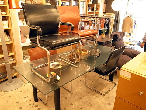 カッシーナ Cassina ixc コルビジェ LC6 ダイニングテーブル フロストガラス ～ モダンデザインの美しすぎるダイニングテーブル【買取と販売とレンタルのお店】