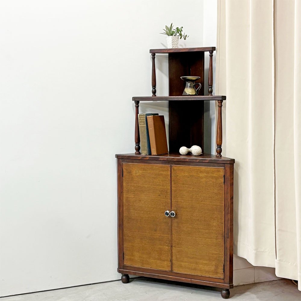 【祖師ヶ谷大蔵店】ジャパンビンテージ Japan Vintage 木味 コーナーキャビネット シェルフ 三角棚 3段 開き戸 和家具 古家具 買取させていただきました。