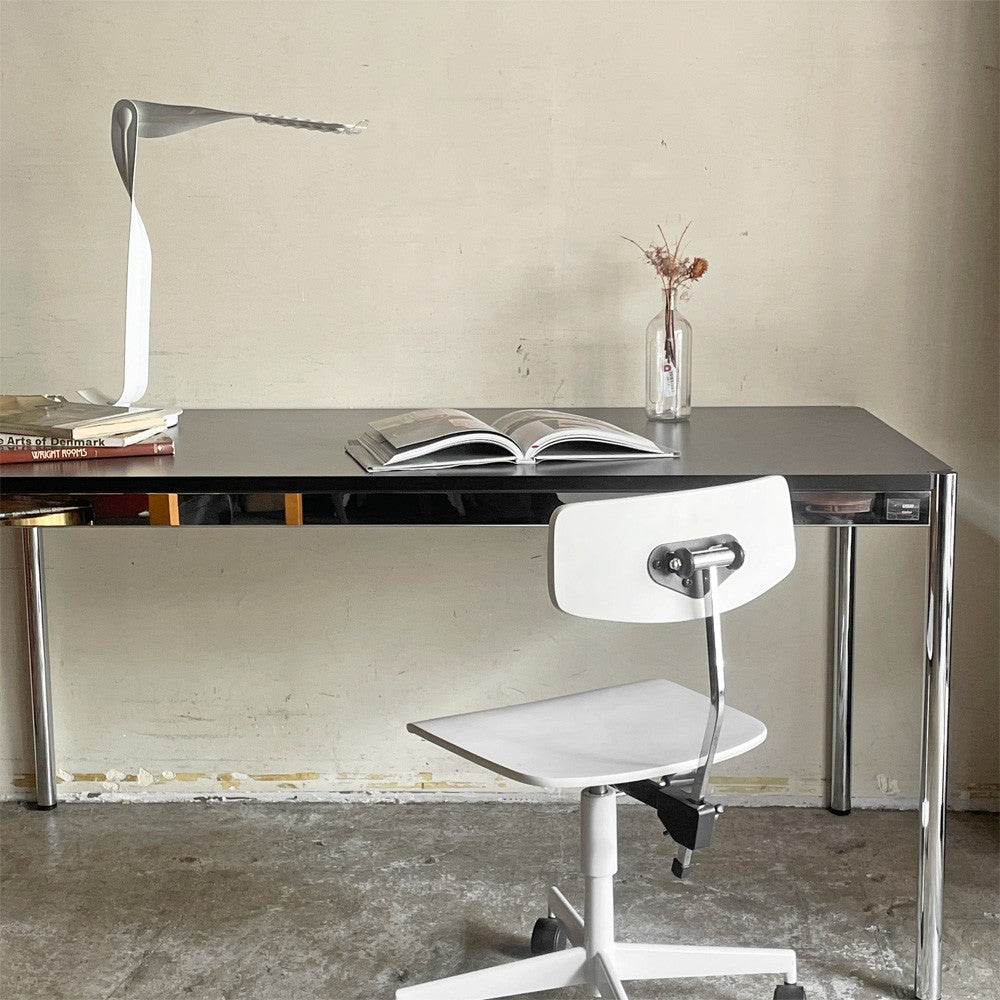 ユーエスエムハラー USM Haller モジュラーファニチャー ハラーテーブル ワーキングデスク ダイニング グラファイトグレー ラミネート天板 アジャスター 高さ調整機能付 スイス ～ 暮らしの中心に ～