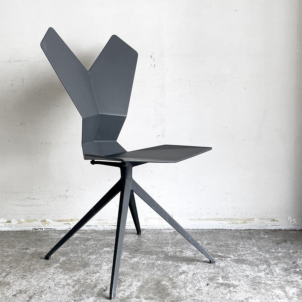 【自由が丘店】トムディクソン Tom Dixon Yチェア ダイニングチェア ブラック 回転式 アルミニウムベース ブラックパウダー塗装 モダンデザイン 希少 買取させていただきました。