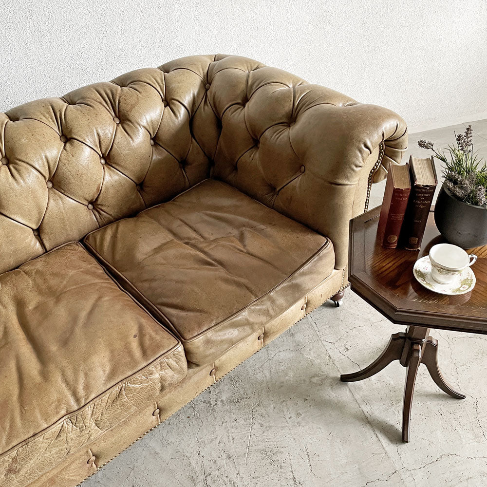 ハロ HALO ケンジントン KENSINGTON 2Pソファ 2人掛け チェスターフィールド 牛本革 ティノシーキャメル イギリス 定価￥550,000- 廃番カラー ～ 本革のネコバス？ ～