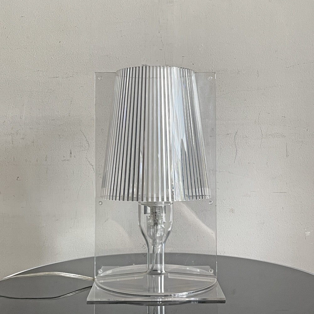 【自由が丘店】カルテル Kartell テイク TAKE テーブルランプ ポリカーボネート製 ブルー フェルチョ・ラヴィアーニ Ferruccio Laviani イタリア 買取させていただきました。