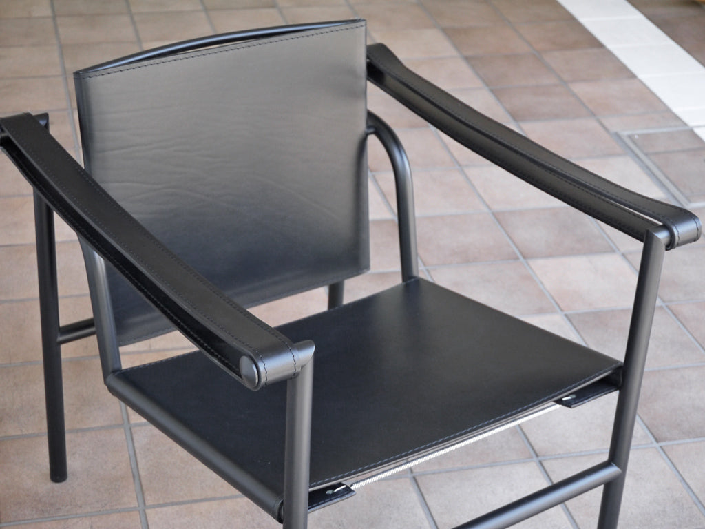 カッシーナ イクスシー Cassina ixc LC1 スリングチェア 本革 ブラック ル・コルビュジェ Le Corbusier 定価￥484,000- ～ 機能あっての形 ～