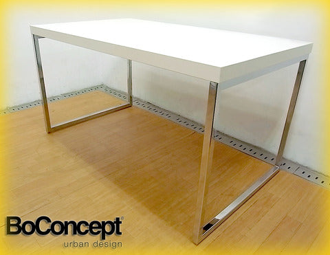 ～伝統と革新的アーバンダニッシュデザインを確立した小粋な装い～ Bo Concept （ ボーコンセプト ）  シンプルモダンな Lugo TO18 『 オッカ ダイニングテーブル 』 【買取＆販売＆レンタル】