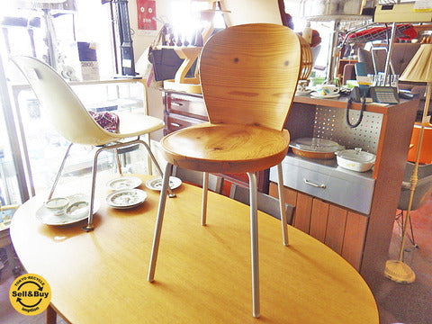 飛騨産業 キツツキxエンツォマーリ Piave ダイニングチェア～杉材の節目がアクセントになった、愛嬌たっぷりのダイニングチェア。【買取と販売とレンタルのお店】