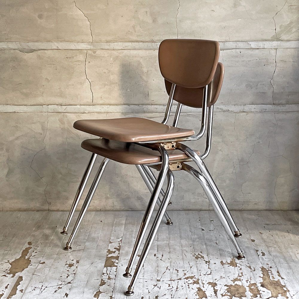 【学芸大学店】ヴァルコ VIRCO 3000シリーズ スクールチェア スタッキングチェア ベークライト ブラウン USビンテージ 2脚 買取させていただきました。