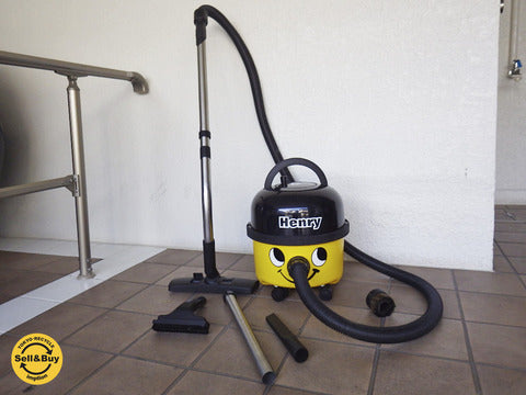 Henry / ヘンリー 掃除機　イエロー　英国 Numatic社 HVR-200 交換用フィルターバッグ６枚付き。～掃除機とは思えない可愛いさ。しかし、性能は抜群です。.【買取と販売とレンタルのお店】