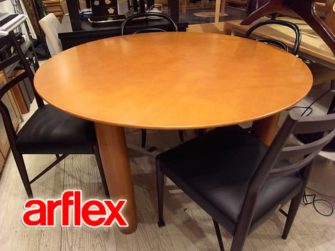 イタリア最高峰のモダン家具 ～ arflex アルフレックス NEW STATION（ニューステーション）ラウンド型ダイニングテーブル【買取＆販売＆レンタル】