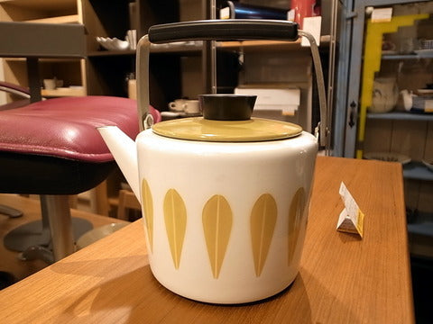 キャサリンホルム ロータス/蓮の葉 Cathrineholm Lotus ケトル ホワイト×バタースコッチ ～ 冬キッチン定番アイテム【買取と販売とレンタルのお店】